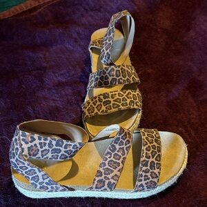 R2 Leopard Print Espadrille Sandals